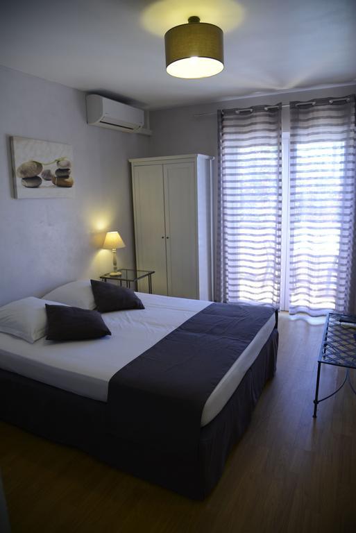 Auberge Du Cap Negre Le Lavandou Oda fotoğraf